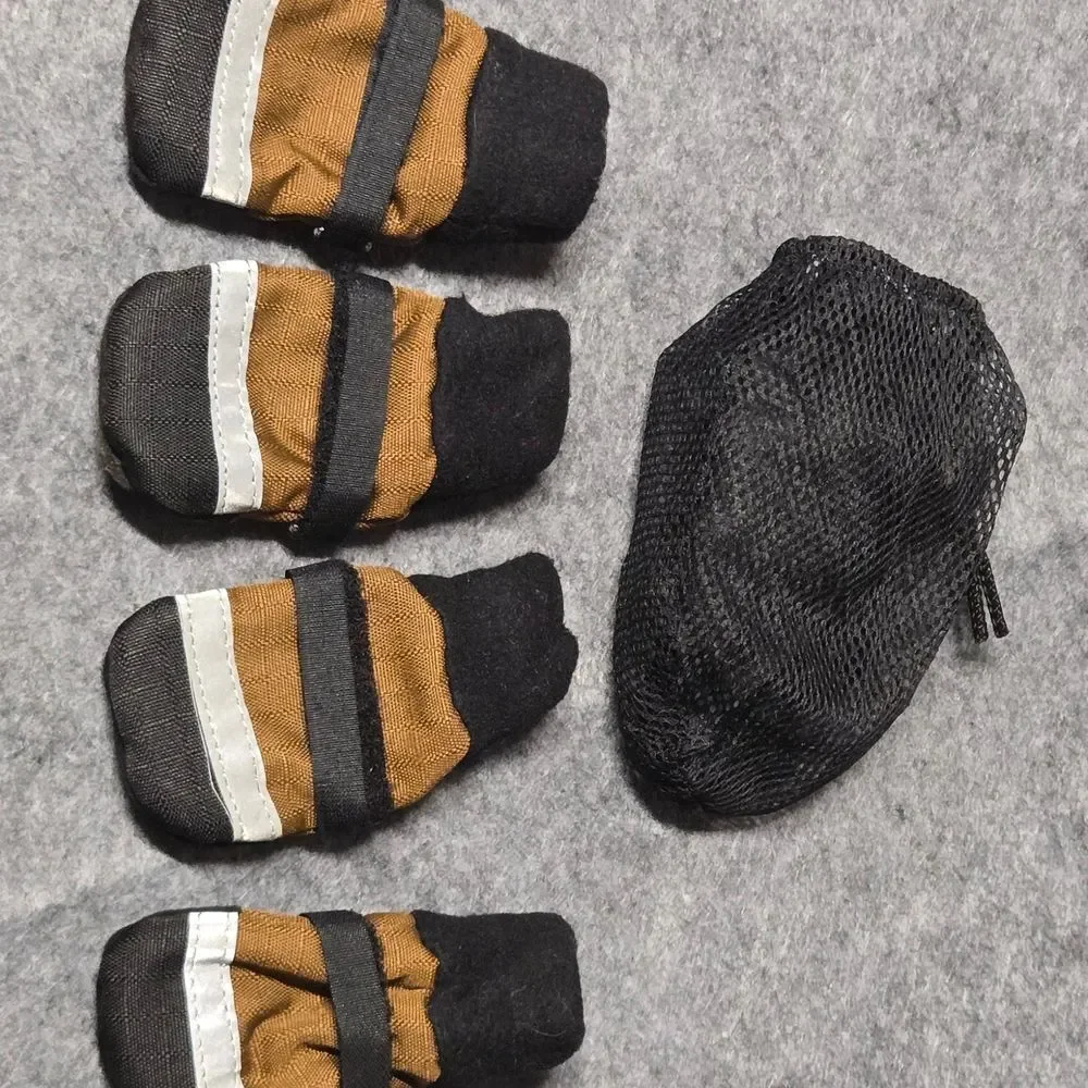 Dog Shoes XS Paw Protection Brown Tan Reflective Winter Socks Set of 4 + Mesh Ba